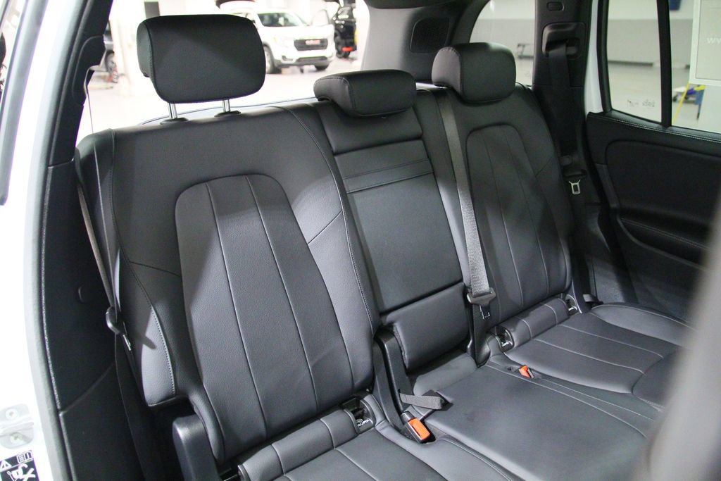 Used 2025 Mercedes-Benz GLB 250 4MATIC image 29