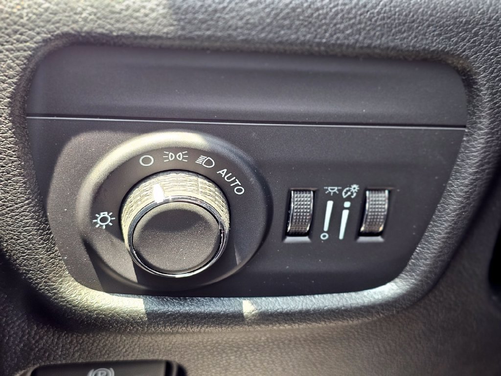 New 2026 Jeep Grand Cherokee Altitude RWD image 16