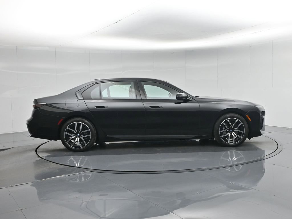 Used 2025 BMW 740i image 27