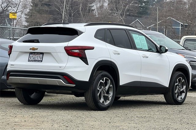 Used 2025 Chevrolet Trax LT w/ LT Convenience Package image 5