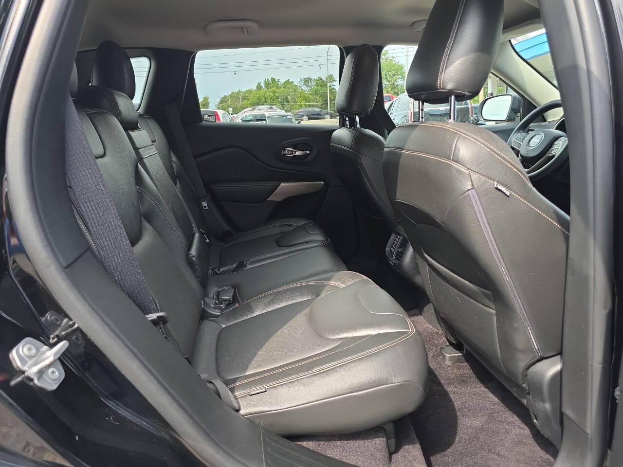 Used 2017 Jeep Cherokee Sport AWD/4WD image 17