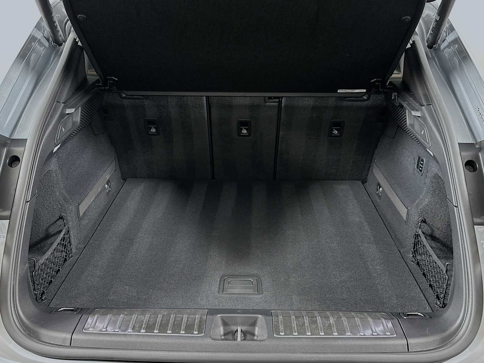 Certified 2025 Porsche Macan 4S Electric image 28