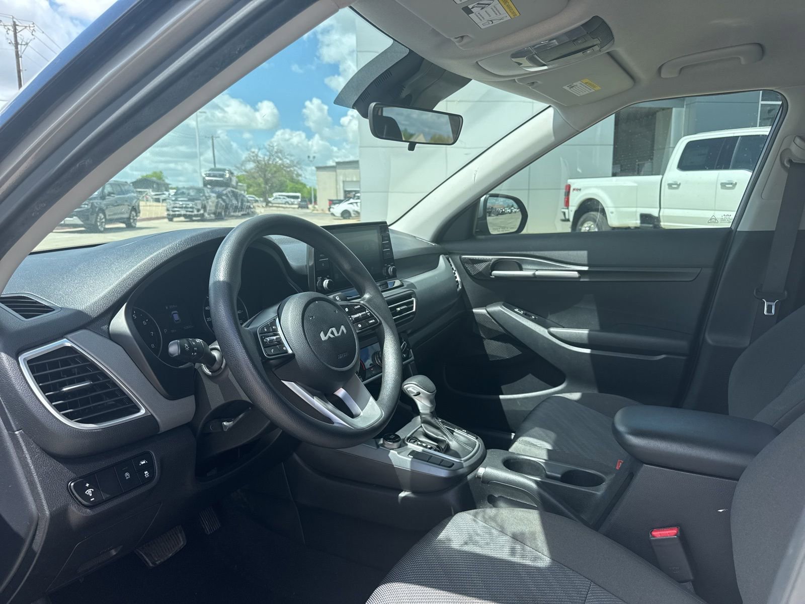 Used 2022 Kia Seltos LX image 9