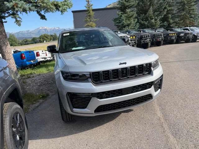 New 2026 Jeep Grand Cherokee Summit w/ Obsidian Package AWD/4WD image 4