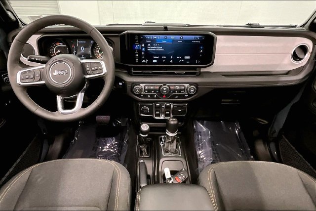 Used 2026 Jeep Wrangler Unlimited Sahara AWD/4WD image 18