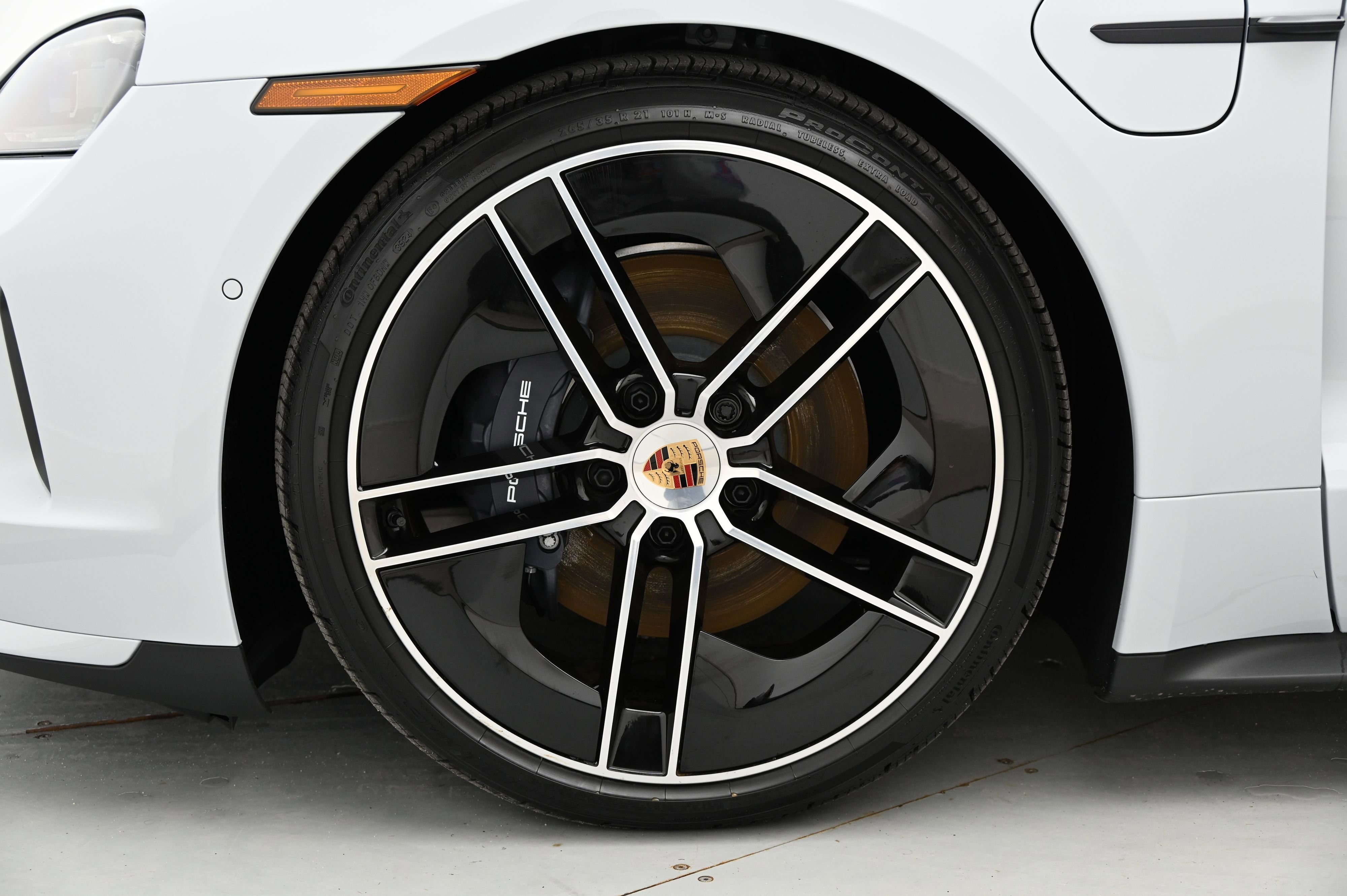 Used 2025 Porsche Taycan image 9