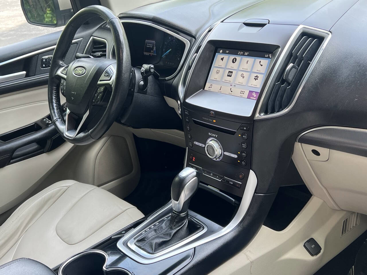 Used 2018 Ford Edge Titanium w/ Ford Safe & Smart Package FWD image 24