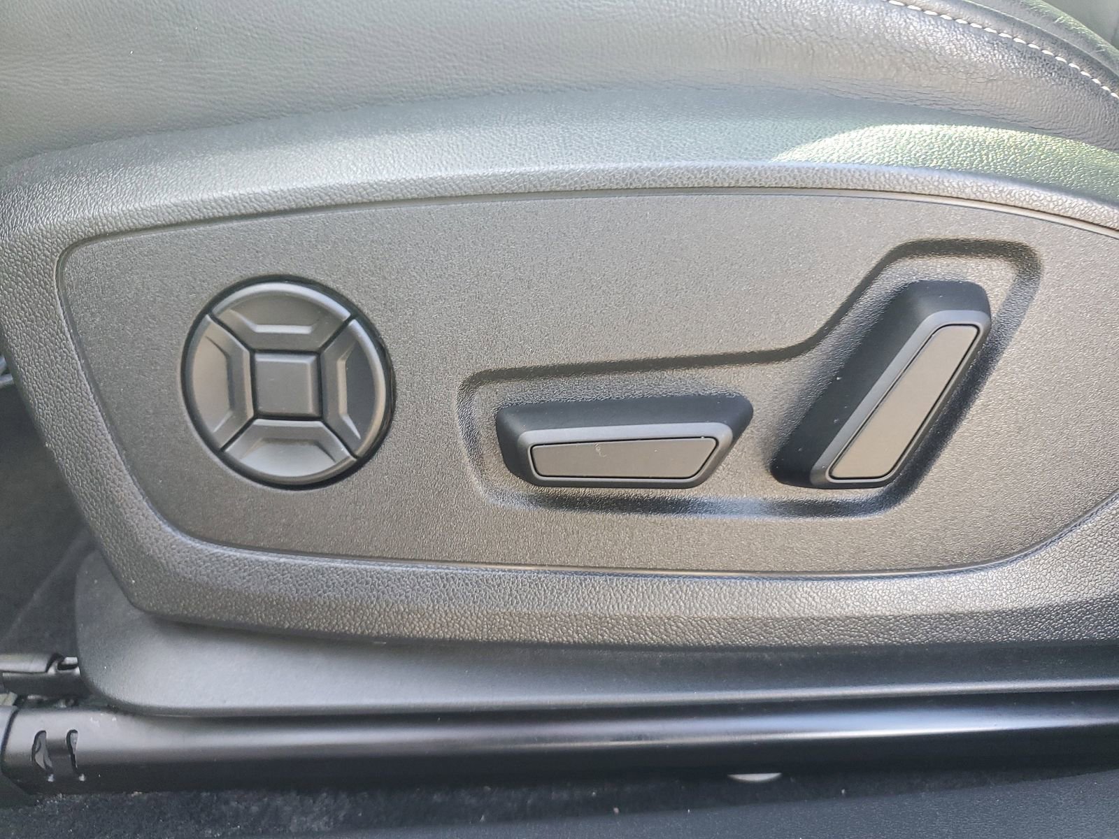 Used 2024 Audi Q4 e-tron Prestige AWD/4WD image 23