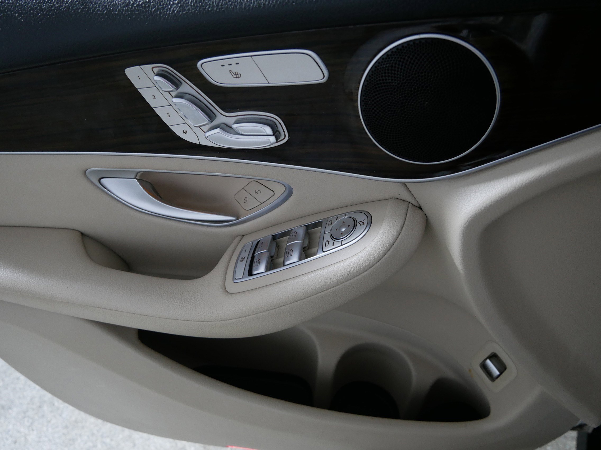 Used 2019 Mercedes-Benz GLC 300 4MATIC image 19