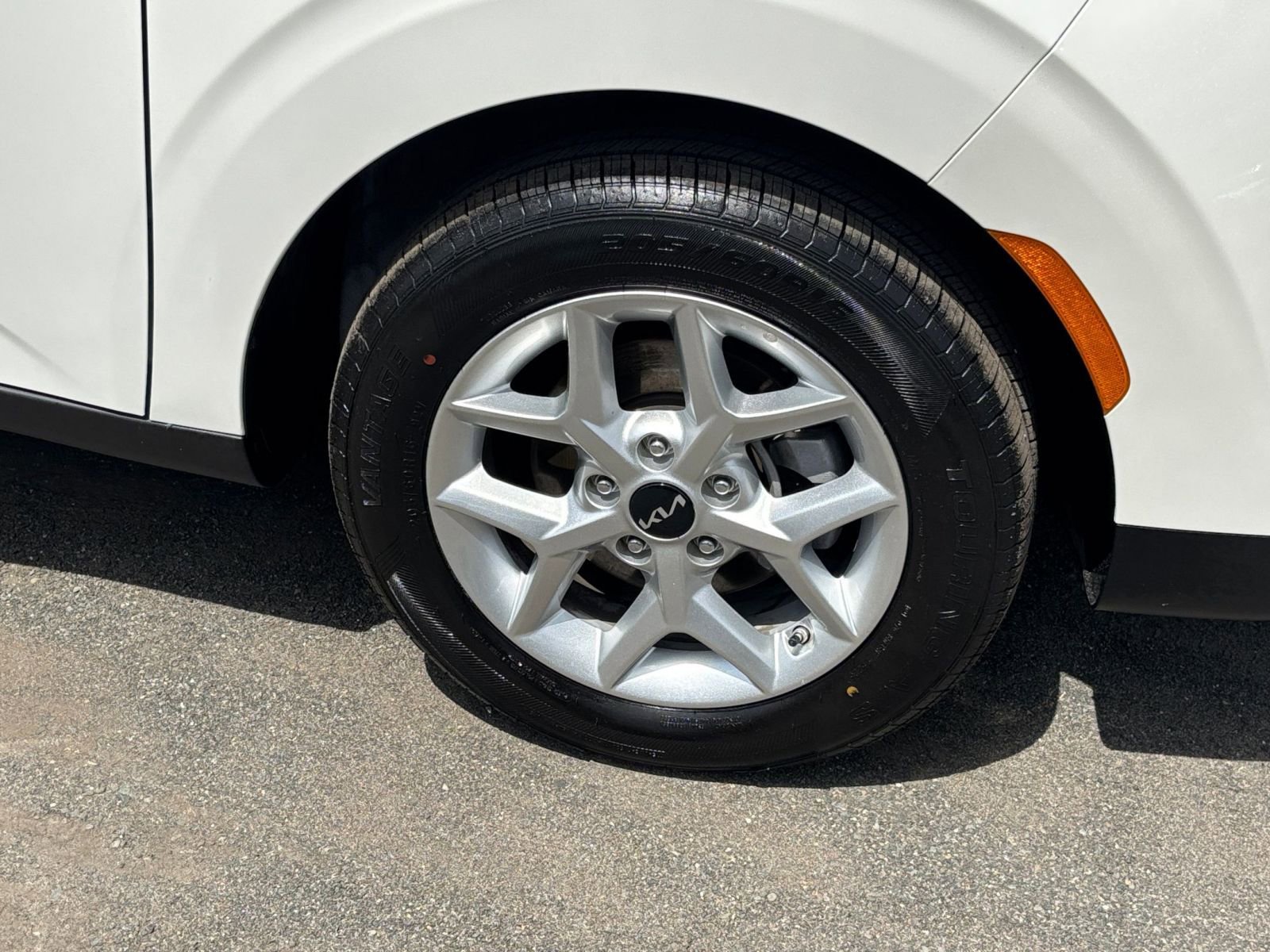 Used 2025 Kia Soul LX w/ LX Technology Package FWD image 28