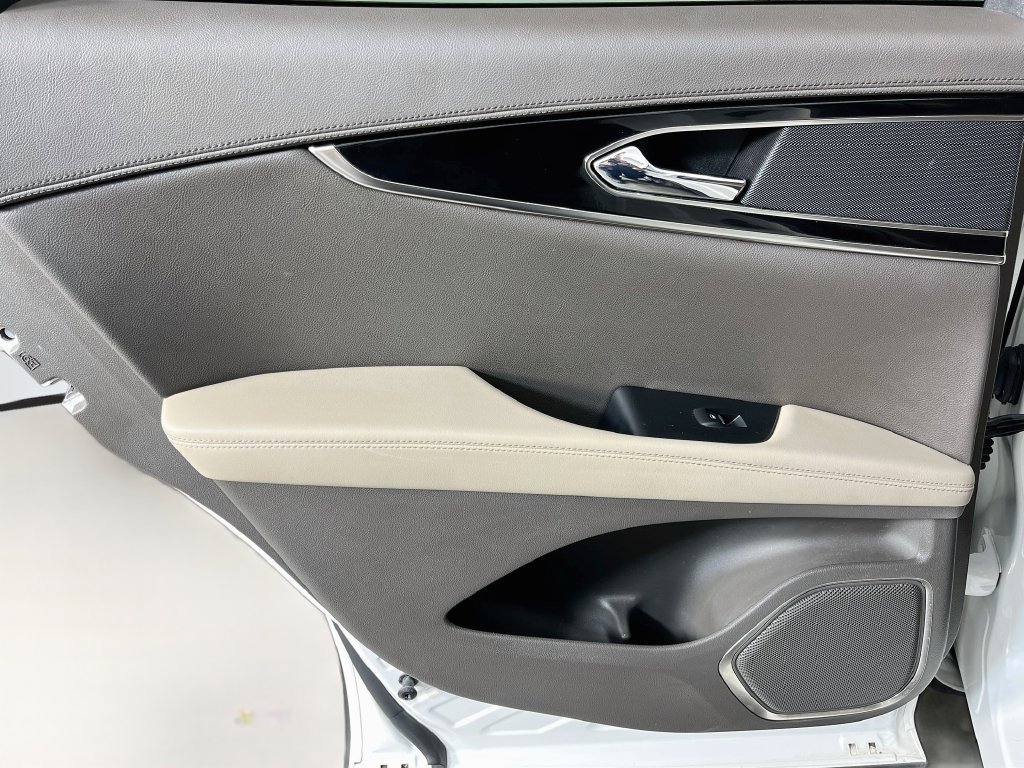 Used 2022 Lincoln Nautilus FWD image 27