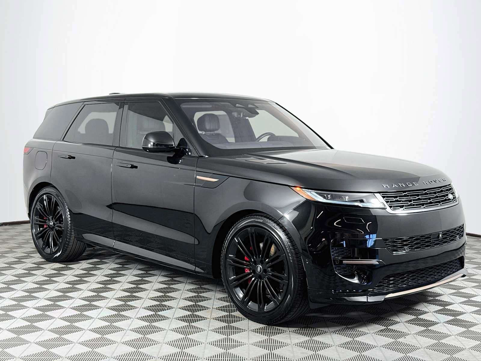 Used 2024 Land Rover Range Rover Sport Dynamic SE AWD/4WD image 3