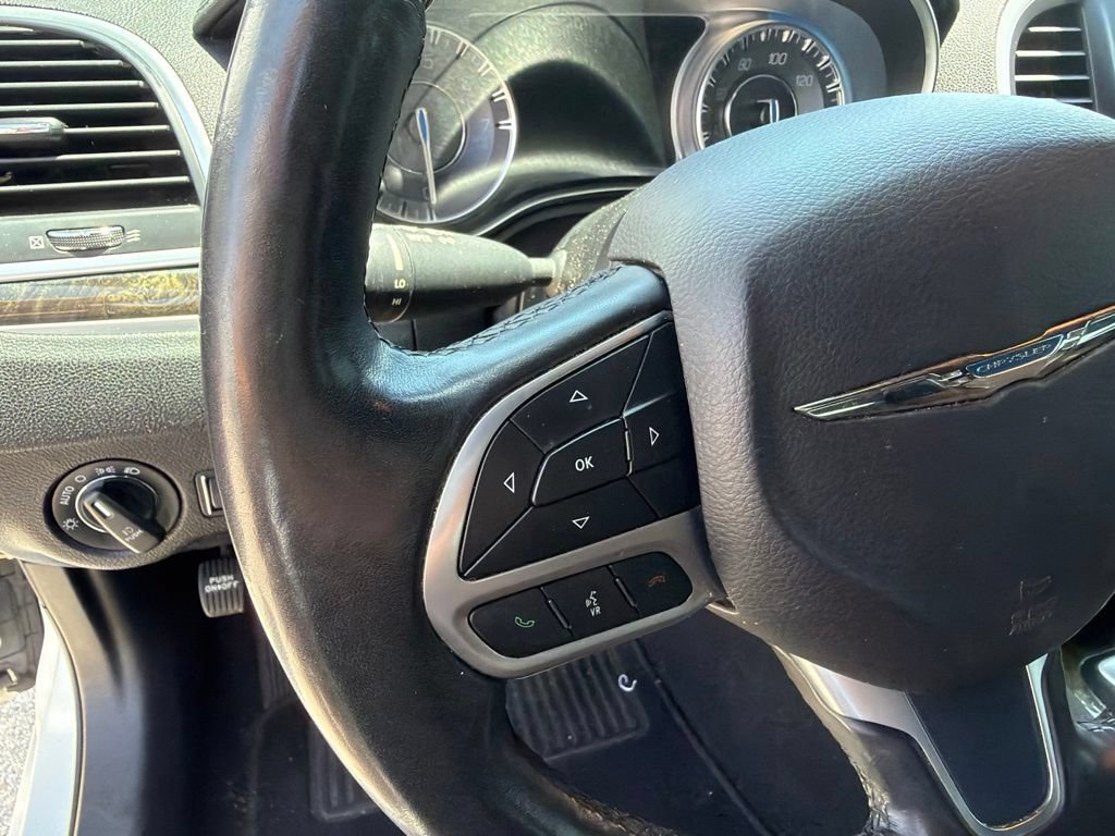 Used 2019 Chrysler 300 Limited RWD image 16