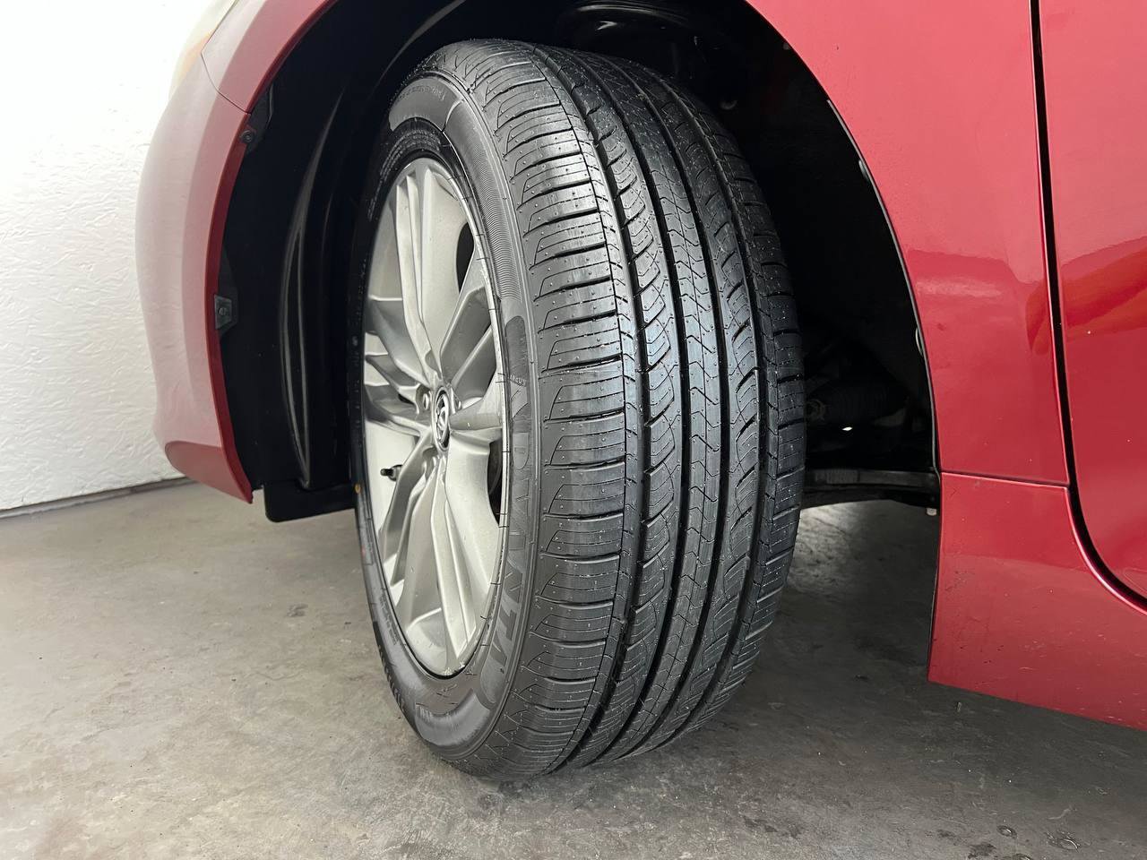 Used 2015 Toyota Camry SE w/ Moonroof Package FWD image 31