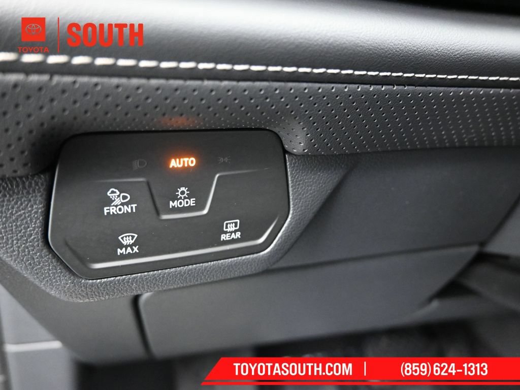 Used 2024 Volkswagen Atlas Cross Sport SE FWD image 22
