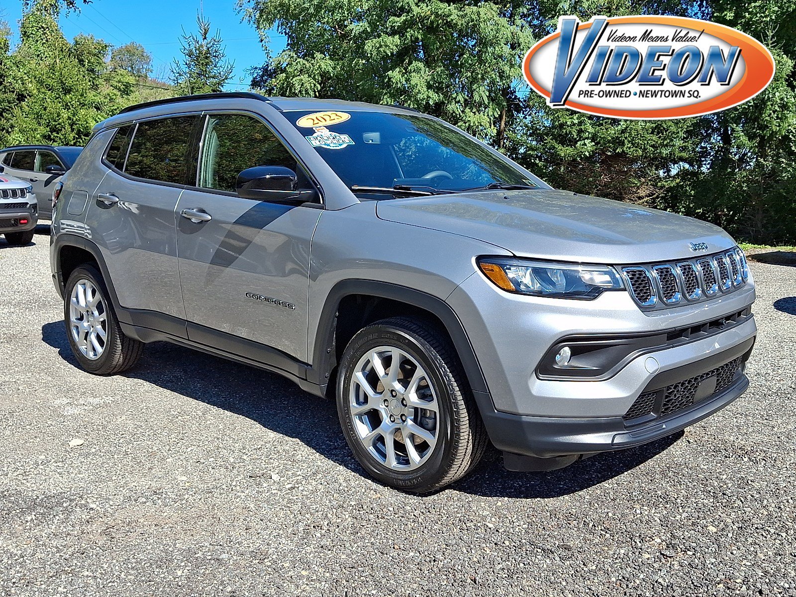 Certified 2023 Jeep Compass Latitude AWD/4WD image 1