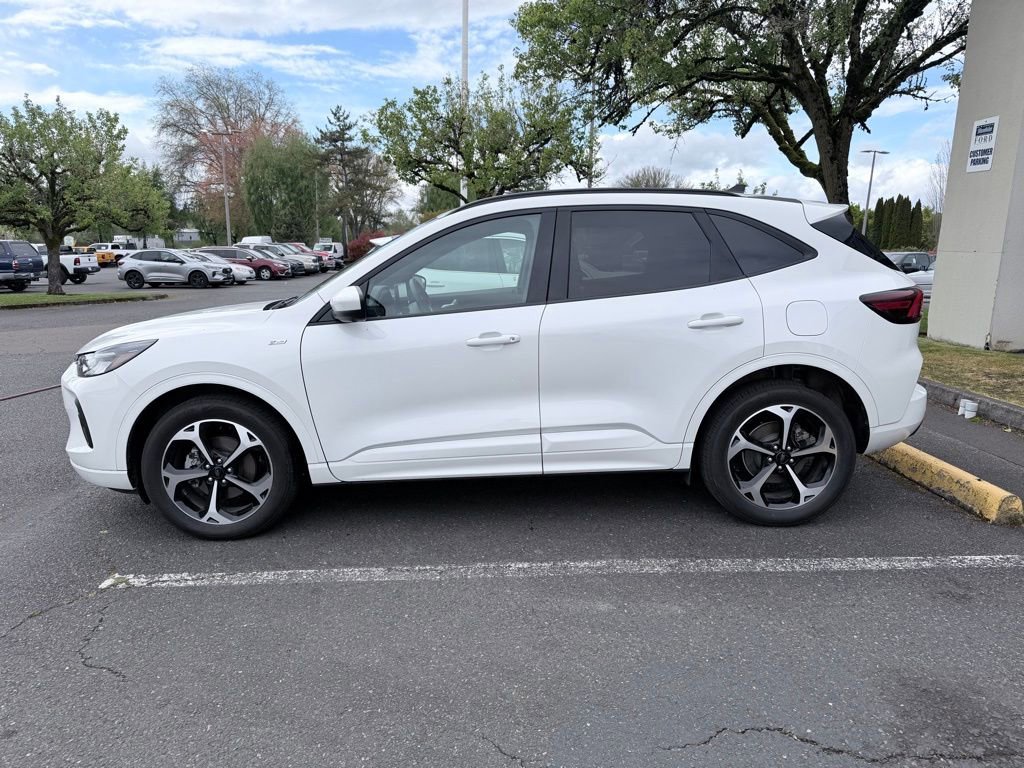 Used 2023 Ford Escape ST-Line Select w/ Tech Pack #2 image 2