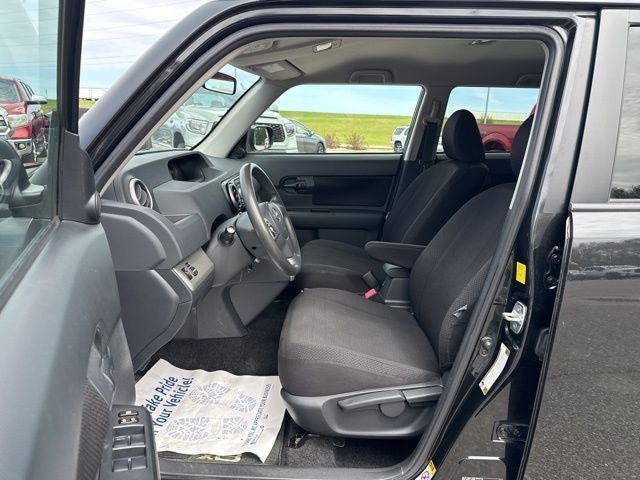 Used 2010 Scion xB FWD image 17