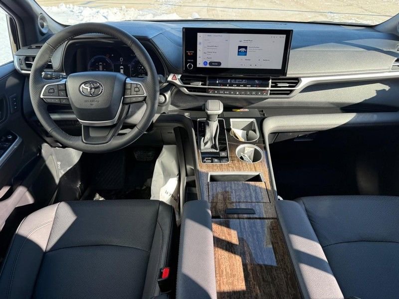 Used 2026 Toyota Sienna Limited image 14