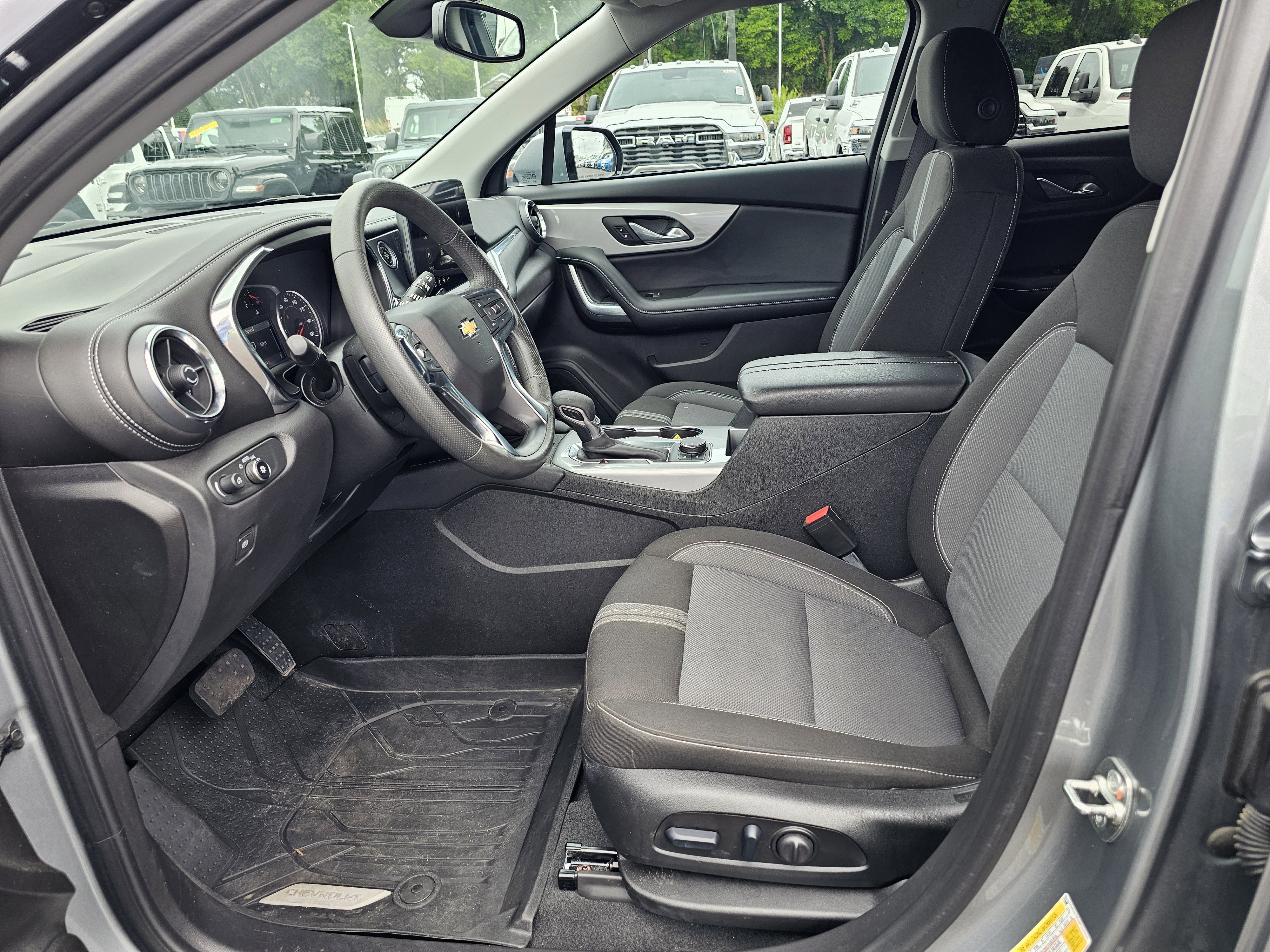 Used 2024 Chevrolet Blazer LT w/ Convenience Package FWD image 16