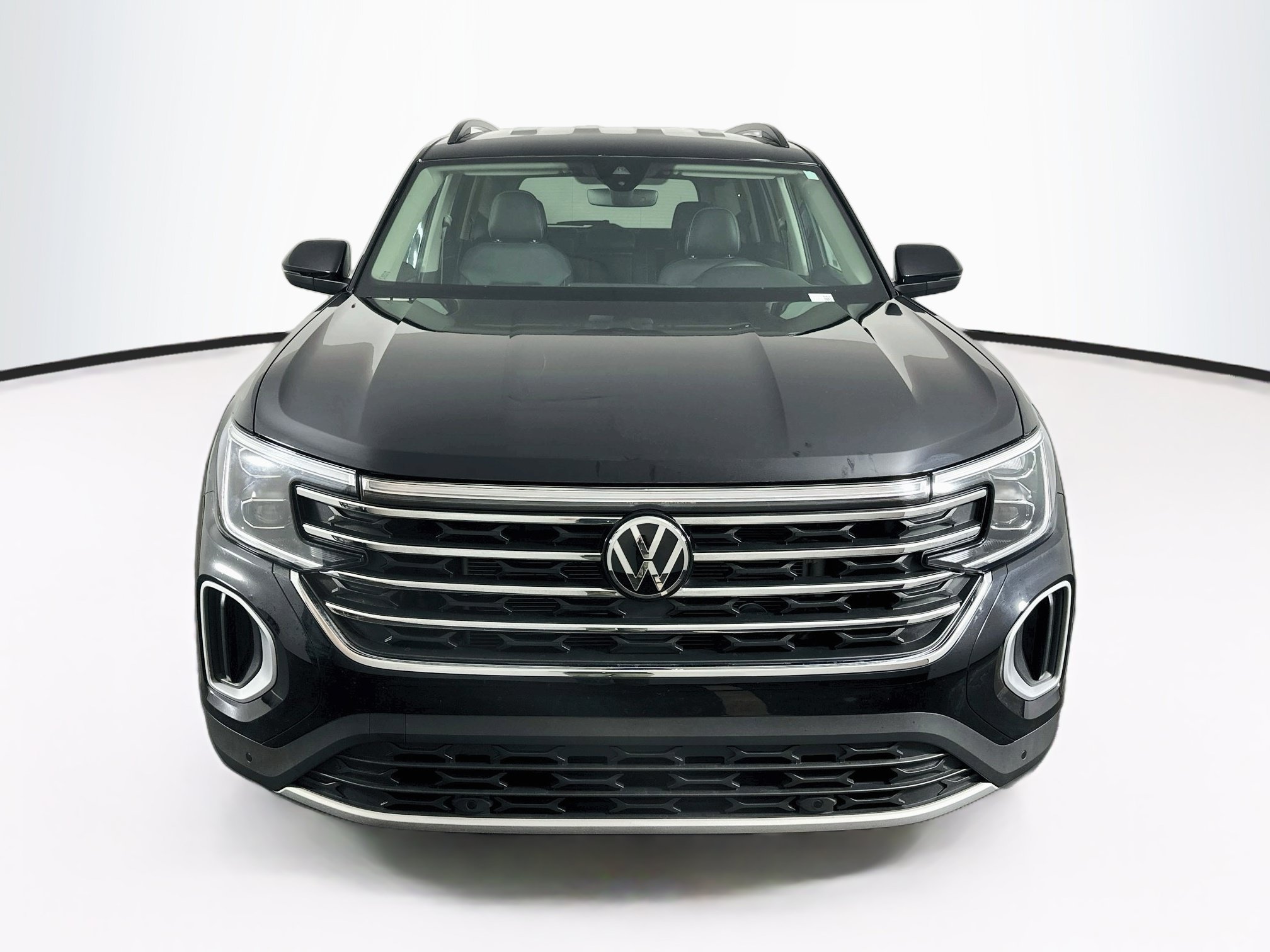 Used 2025 Volkswagen Atlas SE FWD image 2