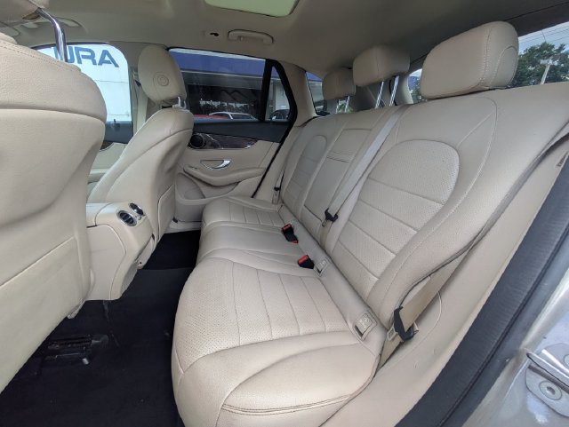 Used 2021 Mercedes-Benz GLC 300 image 12