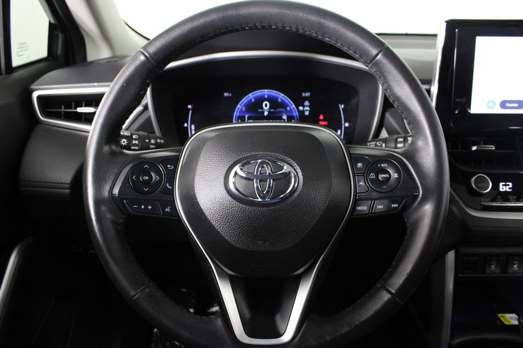 Used 2023 Toyota Corolla Cross XLE w/ Convenience Package FWD image 9