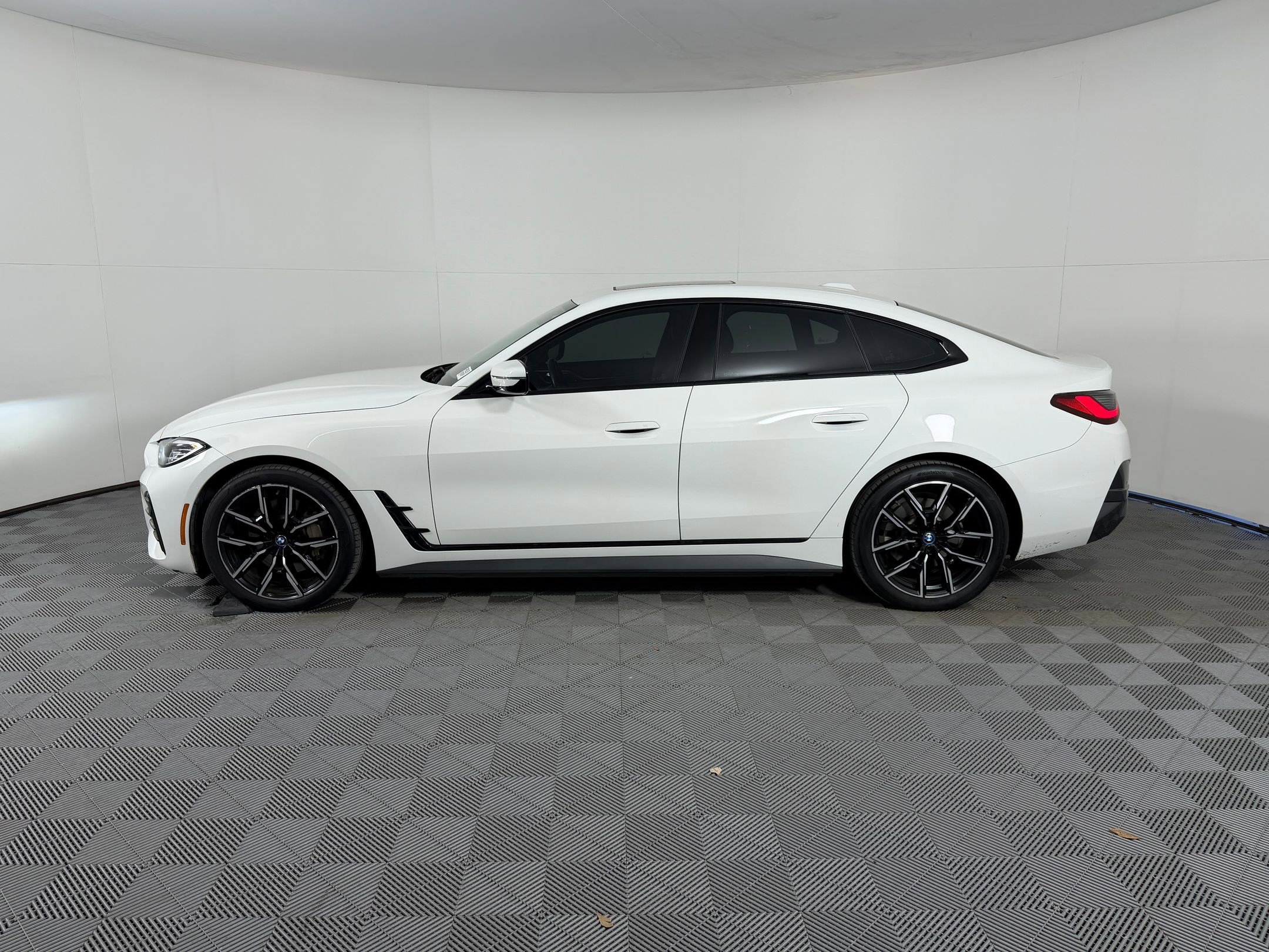 Used 2023 BMW i4 eDrive40 w/ M Sport Package image 2