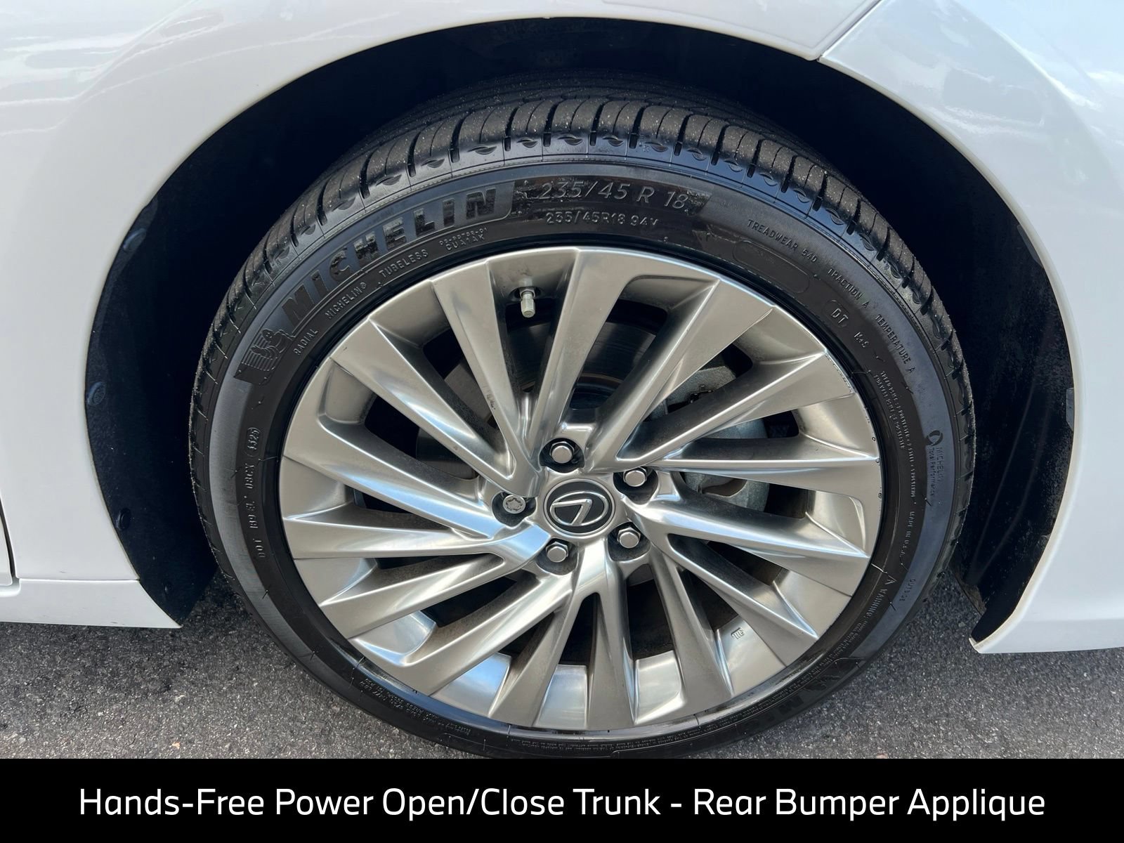 Used 2019 Lexus ES 300h Ultra Luxury w/ Accessory Package 2 FWD image 15