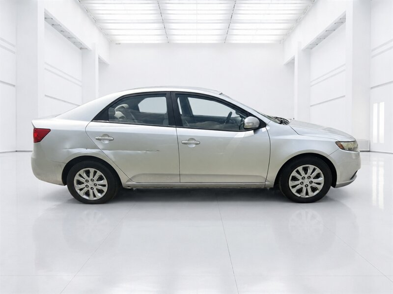 Used 2010 Kia Forte EX FWD image 3