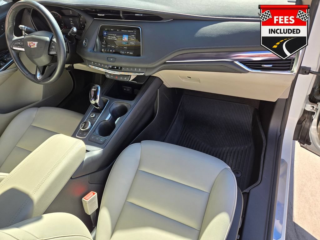 Used 2023 Cadillac XT4 Luxury w/ Cold Weather Package FWD image 22