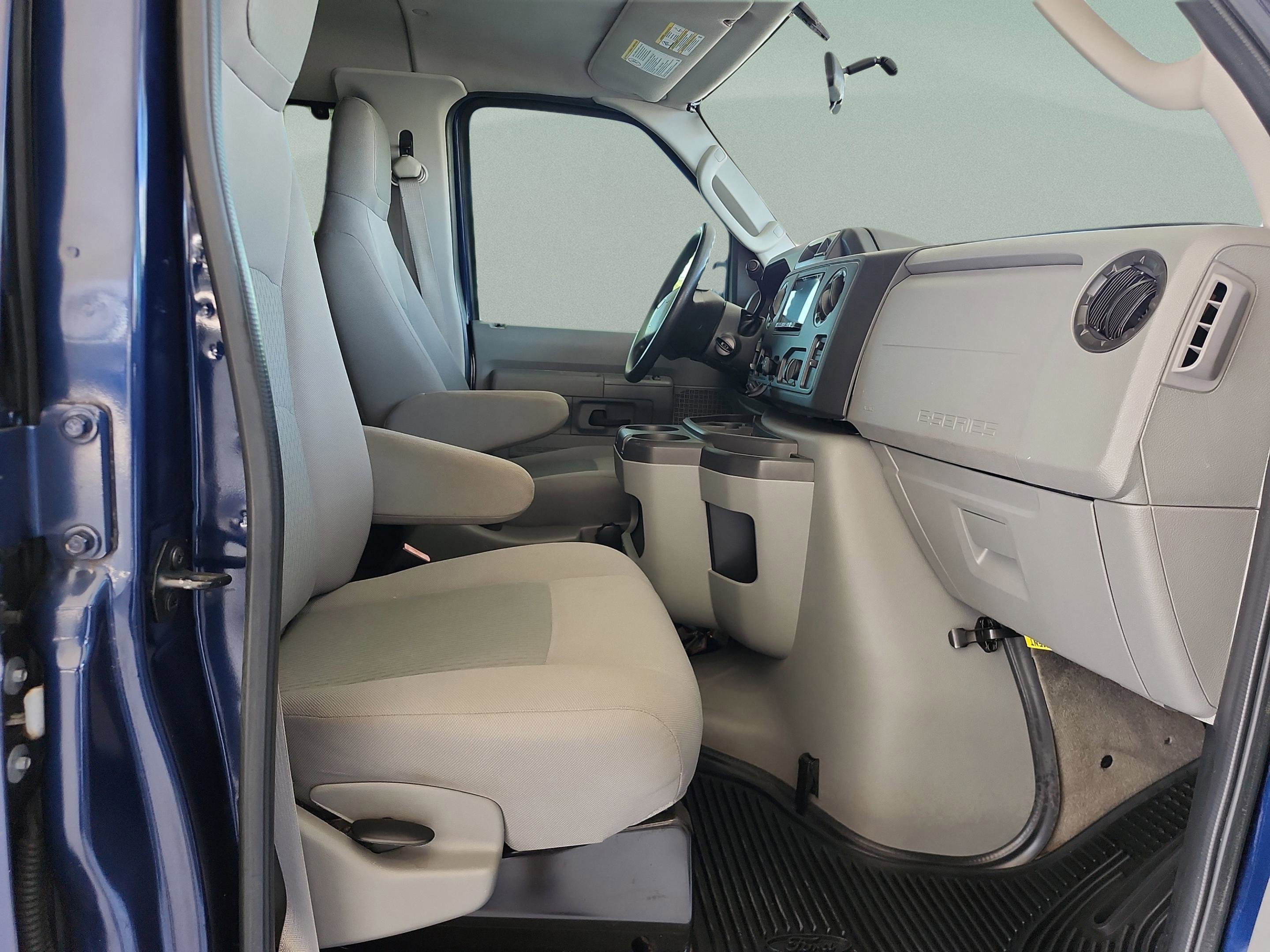 Used 2013 Ford E-350 and Econoline 350 XLT image 19