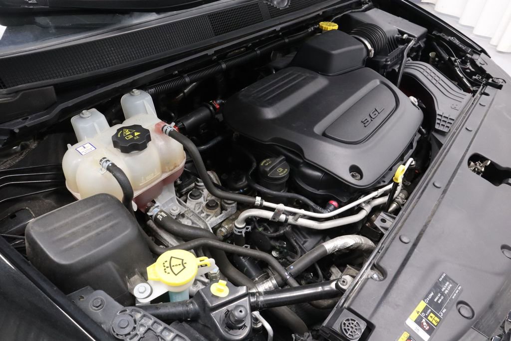Used 2023 Chrysler Pacifica Touring-L FWD image 34