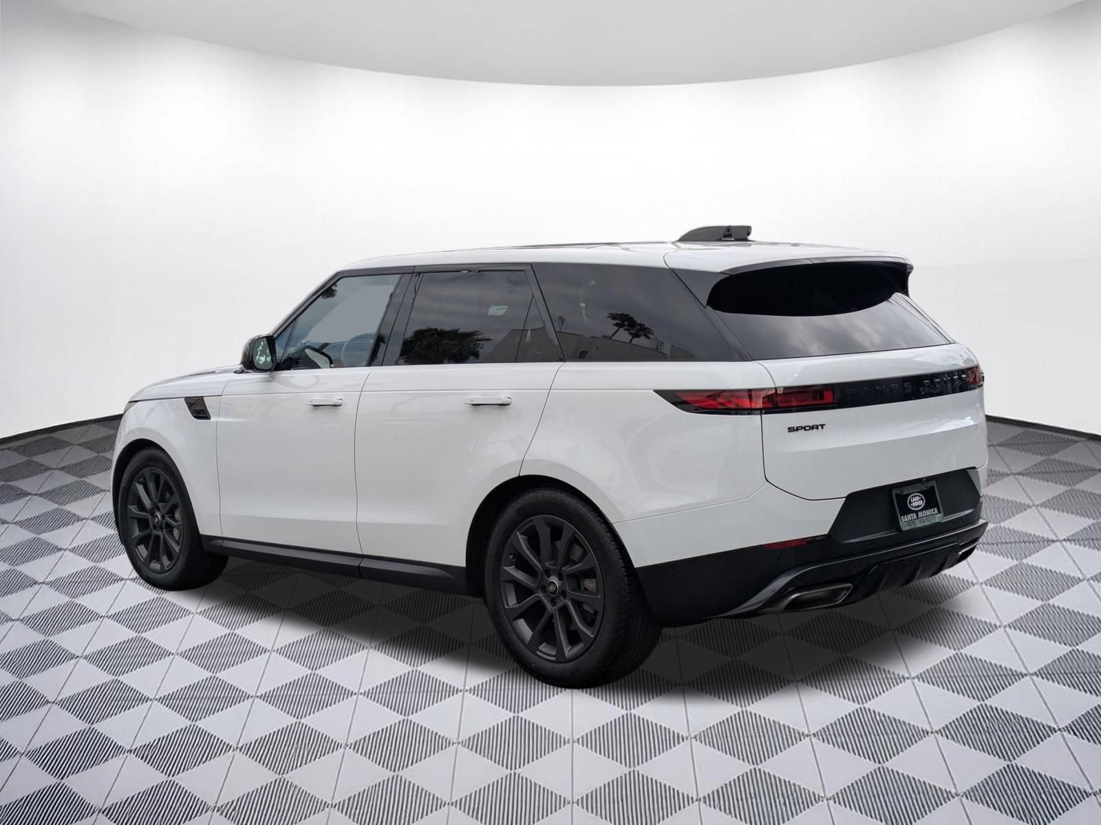 Used 2024 Land Rover Range Rover Sport SE AWD/4WD image 3