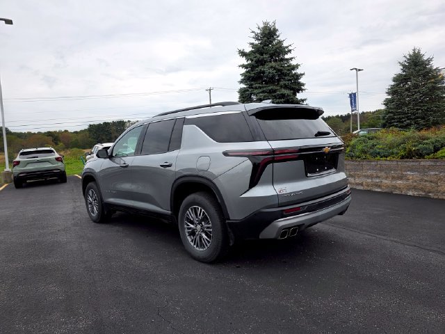 Used 2025 Chevrolet Traverse LT AWD/4WD image 2