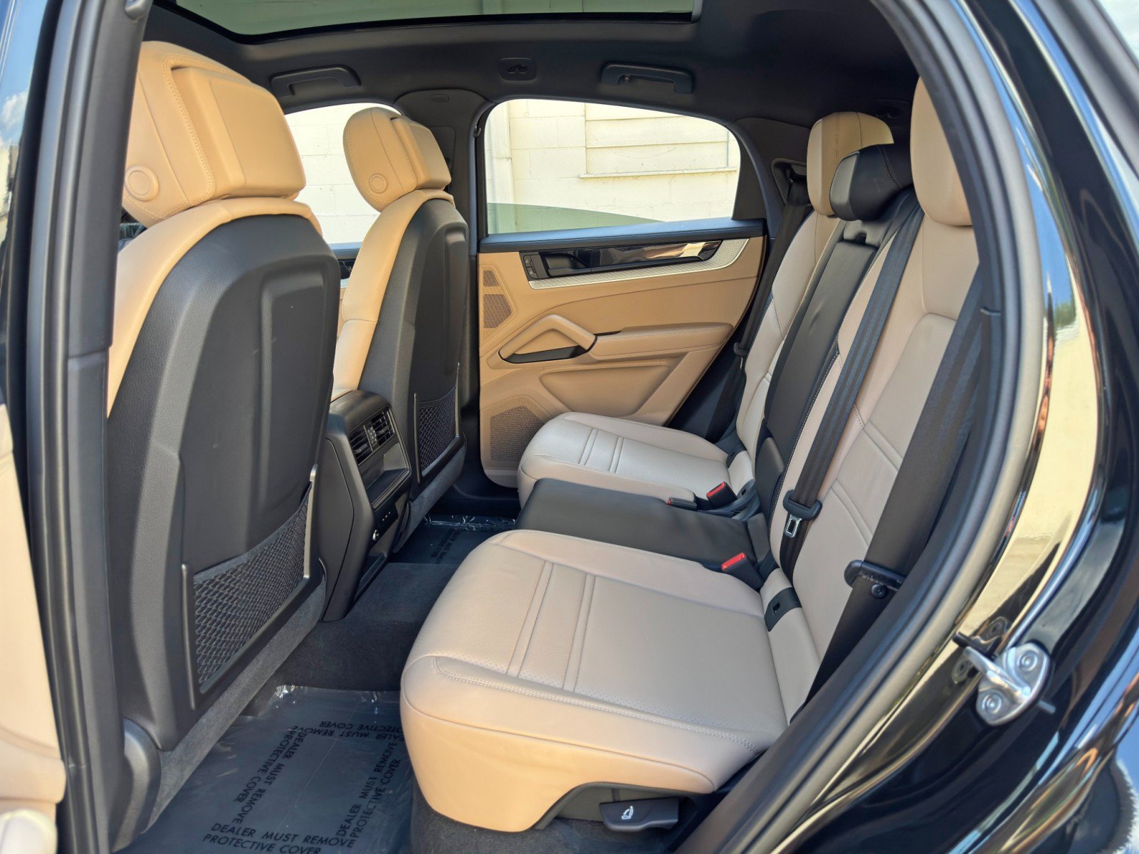 Used 2024 Porsche Cayenne Coupe AWD/4WD image 46