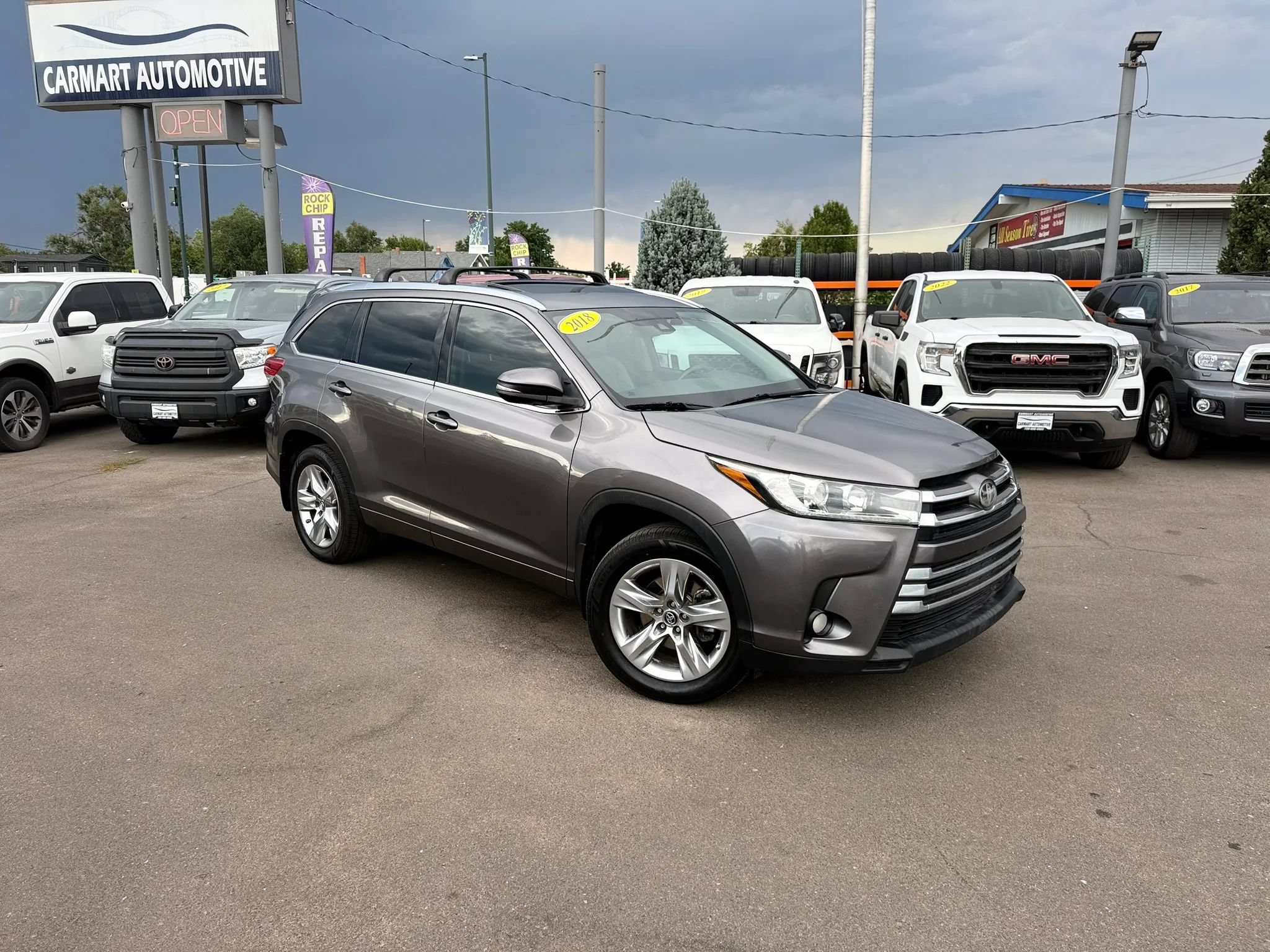Used 2018 Toyota Highlander Limited w/ Carpet Mat Package (TMS) AWD/4WD image 2
