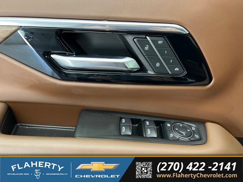 Used 2025 Chevrolet Suburban High Country AWD/4WD image 23