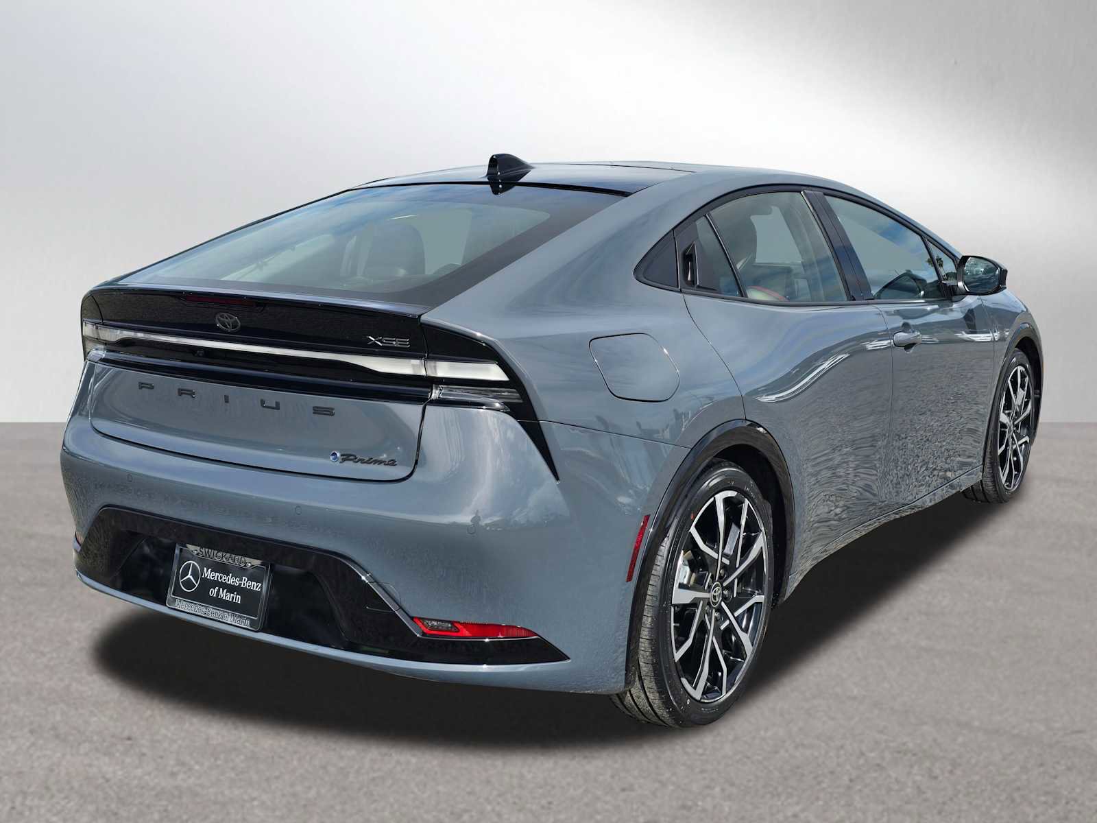 Used 2023 Toyota Prius Prime Premium image 3