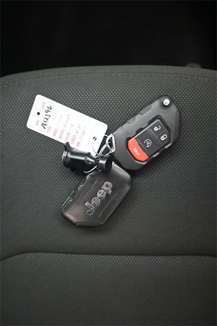 Used 2023 Jeep Wrangler Willys image 10