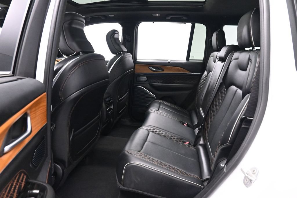 Used 2022 Jeep Grand Cherokee Summit AWD/4WD image 15