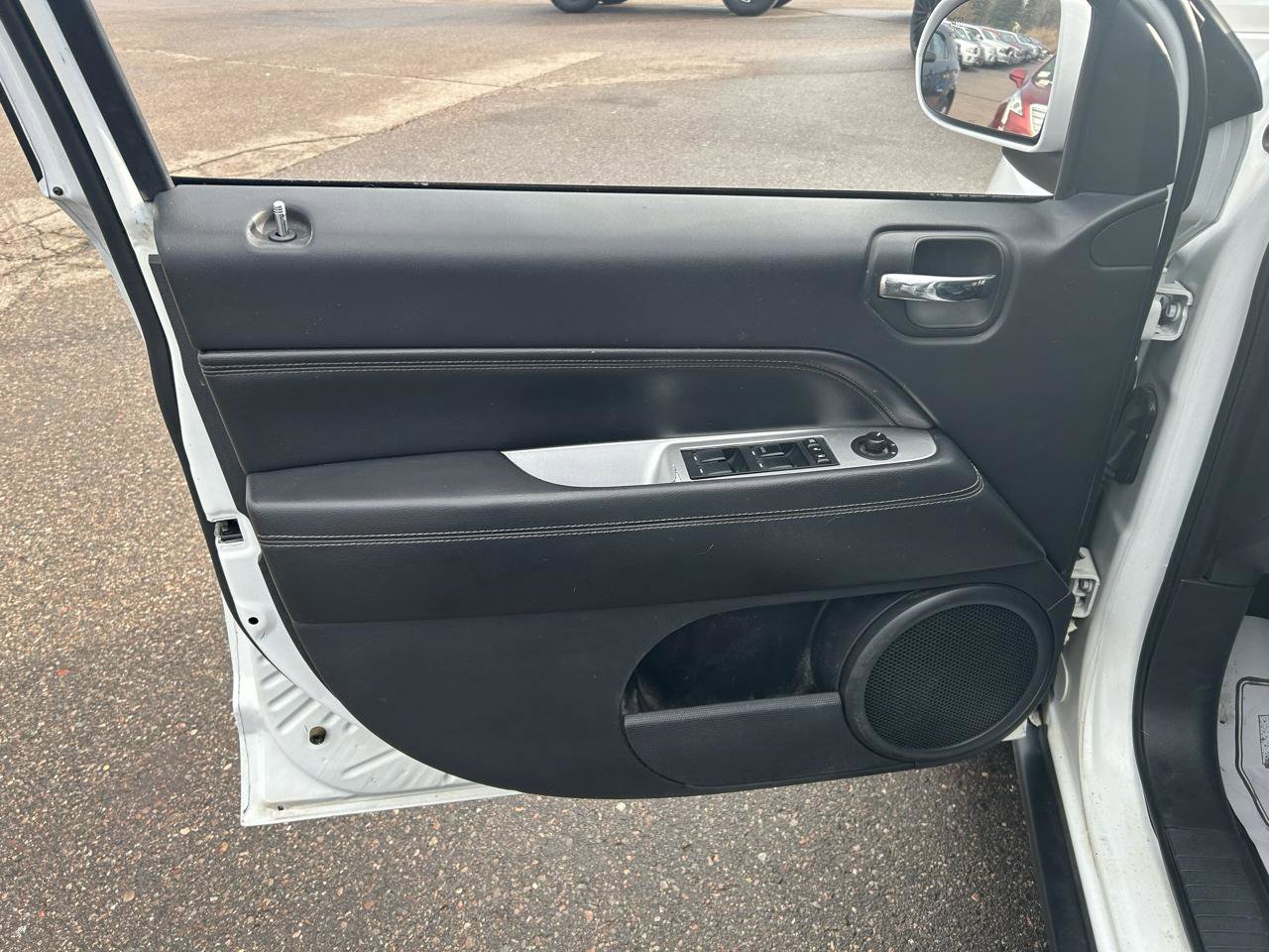 Used 2017 Jeep Compass High Altitude FWD image 14