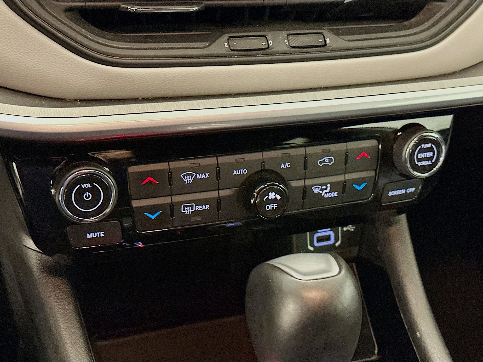 Used 2025 Jeep Compass Limited image 23