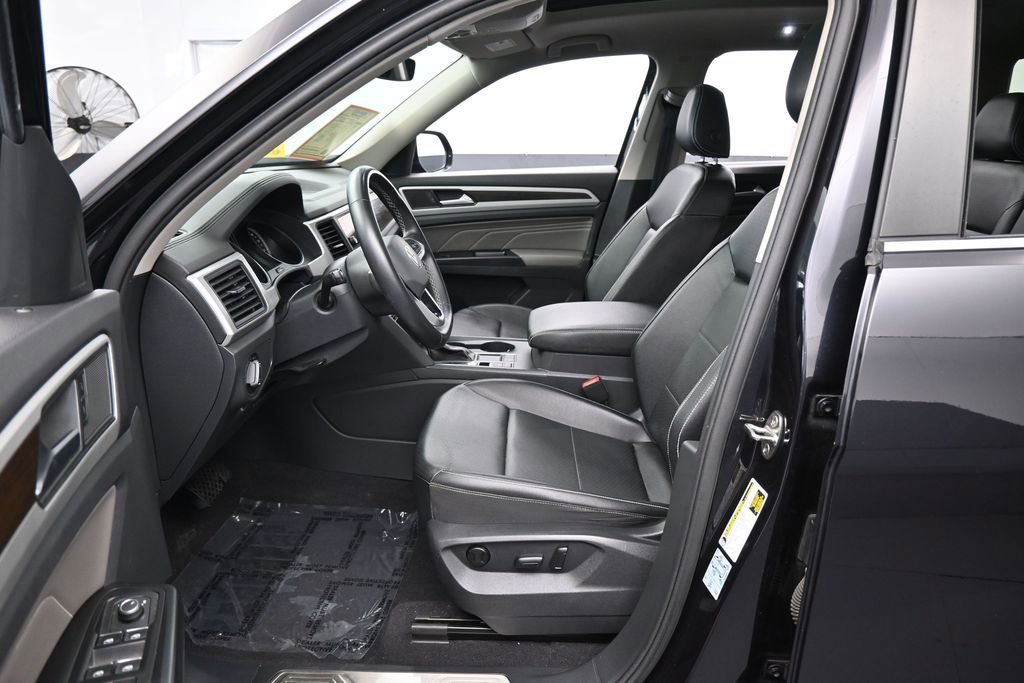 Used 2021 Volkswagen Atlas SE w/ Panoramic Sunroof Package FWD image 11