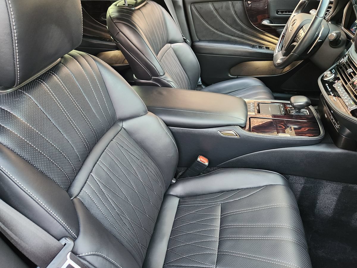 Used 2022 Lexus LS 500 w/ Interior Upgrade Package RWD image 31