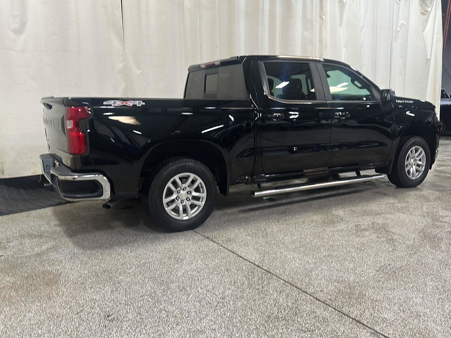 Used 2020 Chevrolet Silverado 1500 LT w/ All-Star Edition AWD/4WD image 5