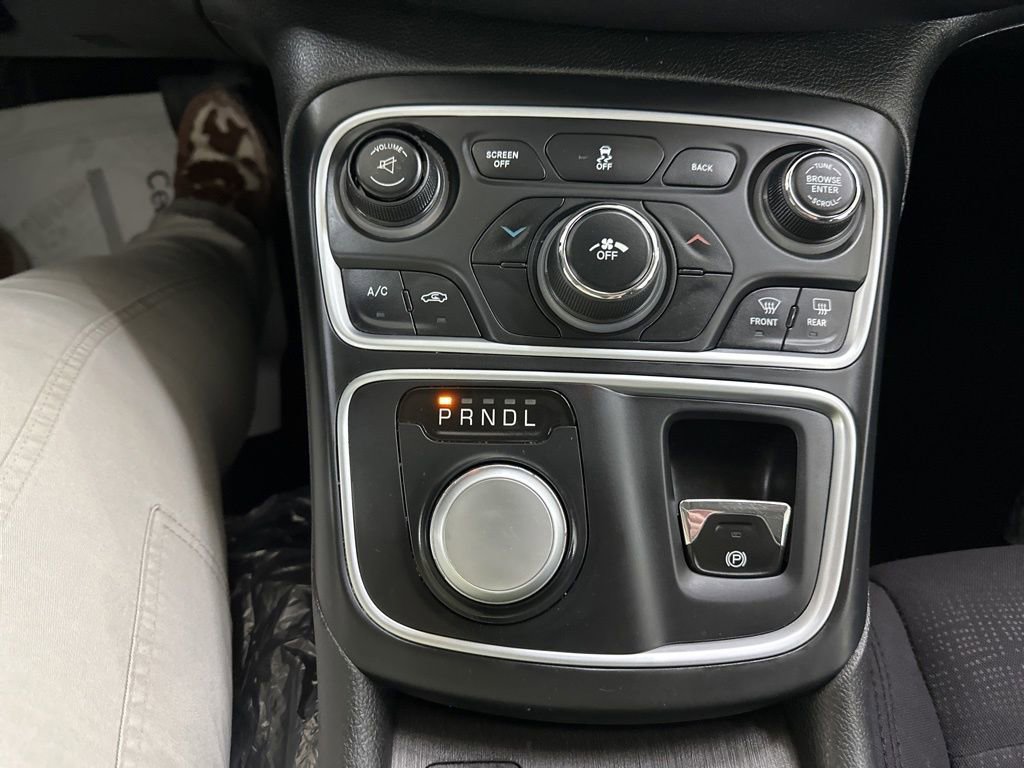 Used 2015 Chrysler 200 Limited image 42