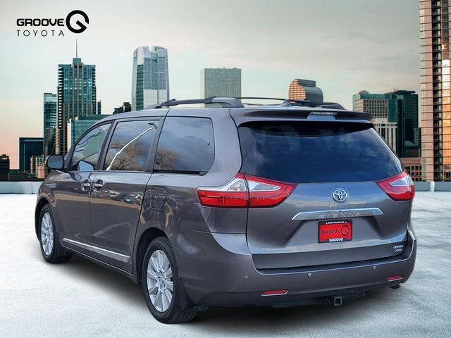 Used 2017 Toyota Sienna Limited Premium image 3