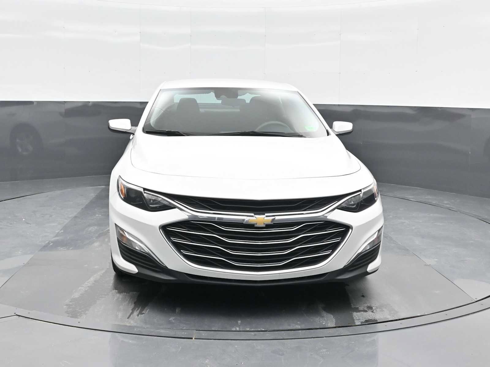 Used 2022 Chevrolet Malibu LS w/ Driver Confidence Package II image 3