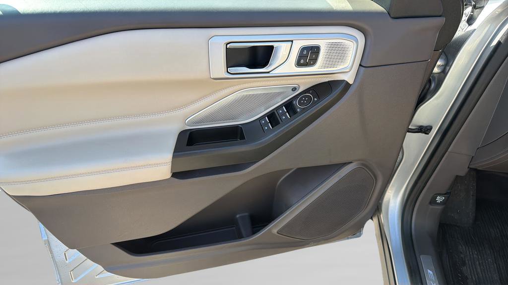 Used 2020 Ford Explorer Platinum w/ Premium Technology Package image 14